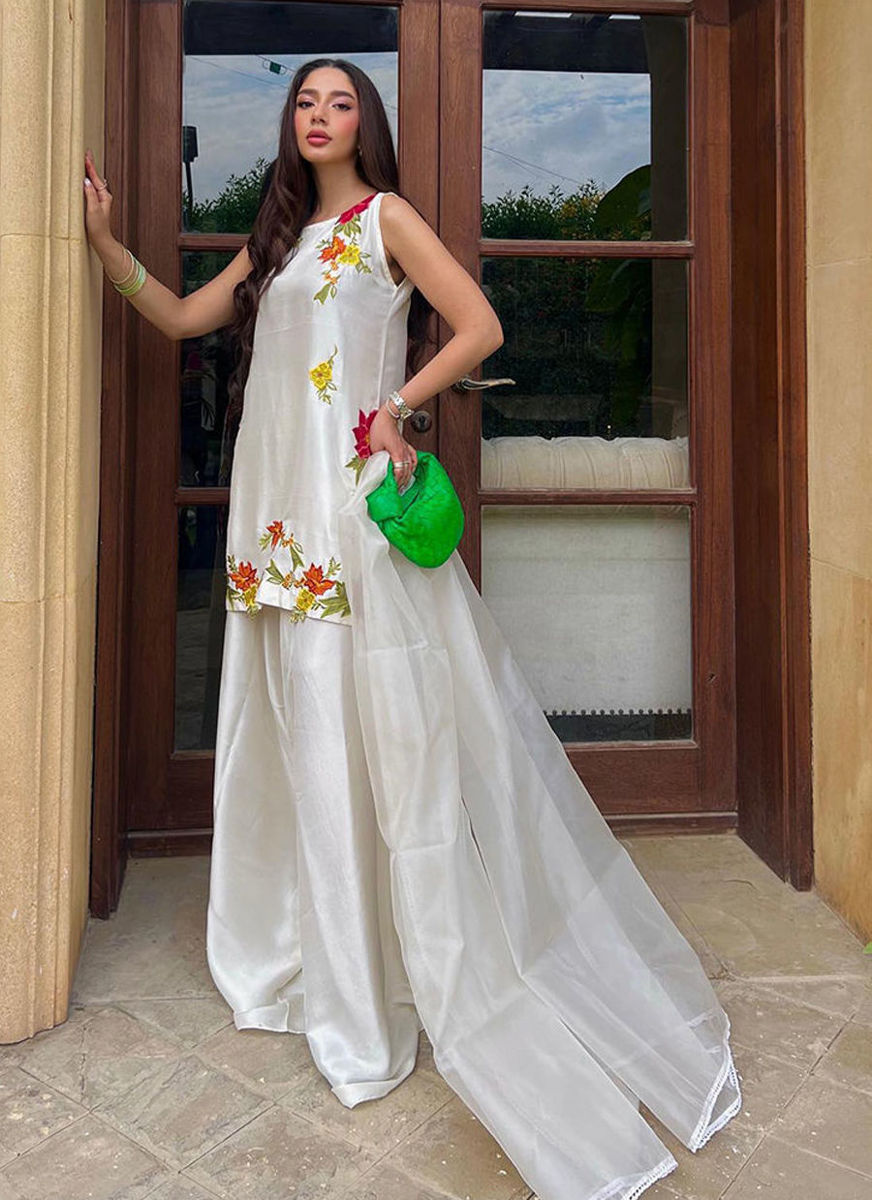 Alyana Shamsi In Juliet Ivory