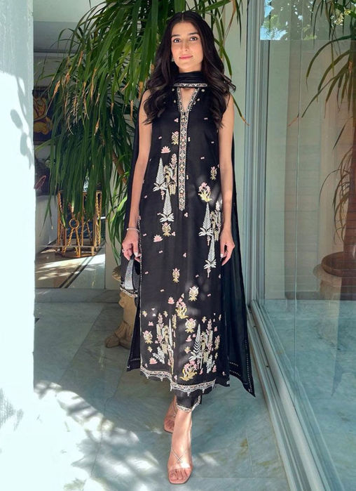 Alishay Adnan In Petra Black