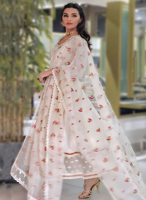 Sadia Khan in Ivory Rayna Kalidaar