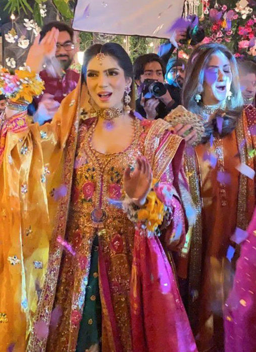 Picture of Kinza Is The Picture Of A Glowing Bride In A Traditional #FTA Ensemble