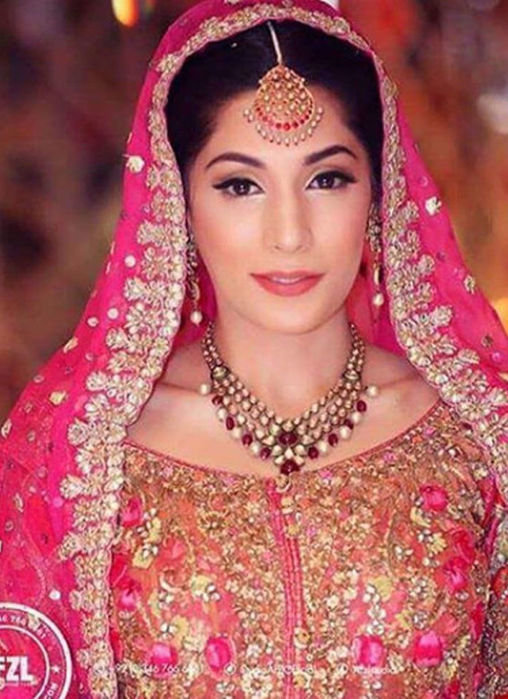 Picture of Hira Khalid, Breath Taking In Farah Talib Aziz On Her Mehndi