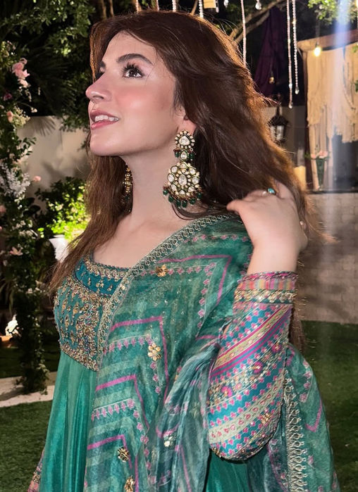 Picture of Dananeer in Aalam Kalidaar