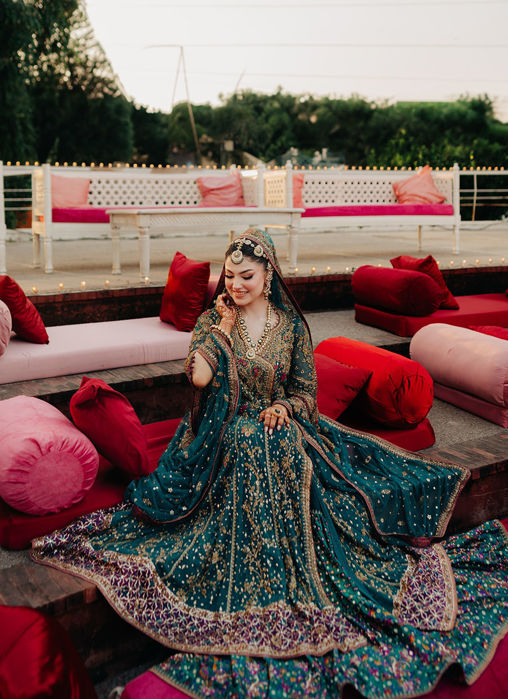 Picture of Eyeina Shahzad in Zarminay Teal Kalidaar