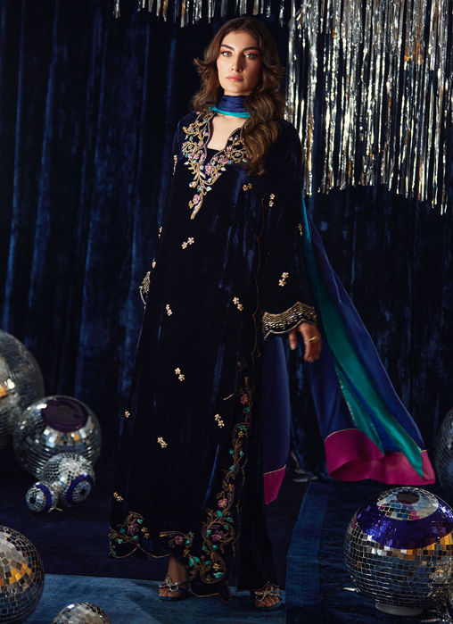Valeh Navy Shirt And Dupatta