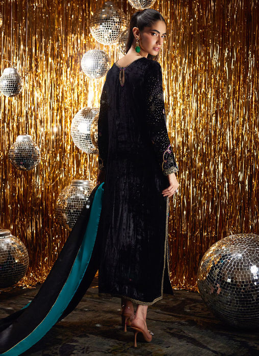 Masika Black Shirt And Dupatta