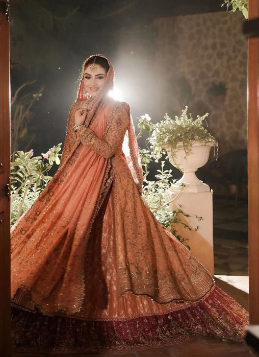 Picture of Hiba Qadir Glowing elegance in signature FTA bridal.
