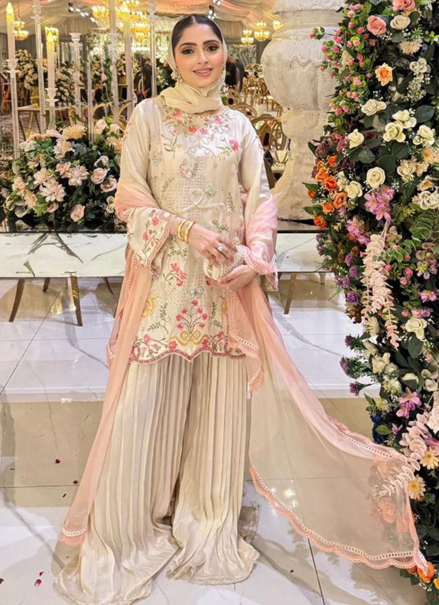Manal Tabani in Anouk Ivory Shirt And Dupatta