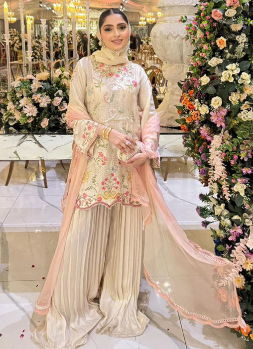 Manal Tabani in Anouk Ivory Shirt And Dupatta