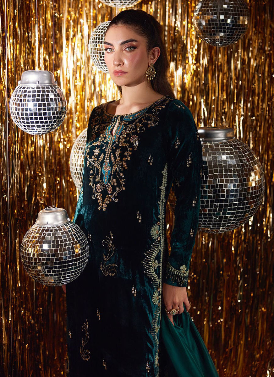 Gleen Forest Green Velvet Shirt And Dupatta
