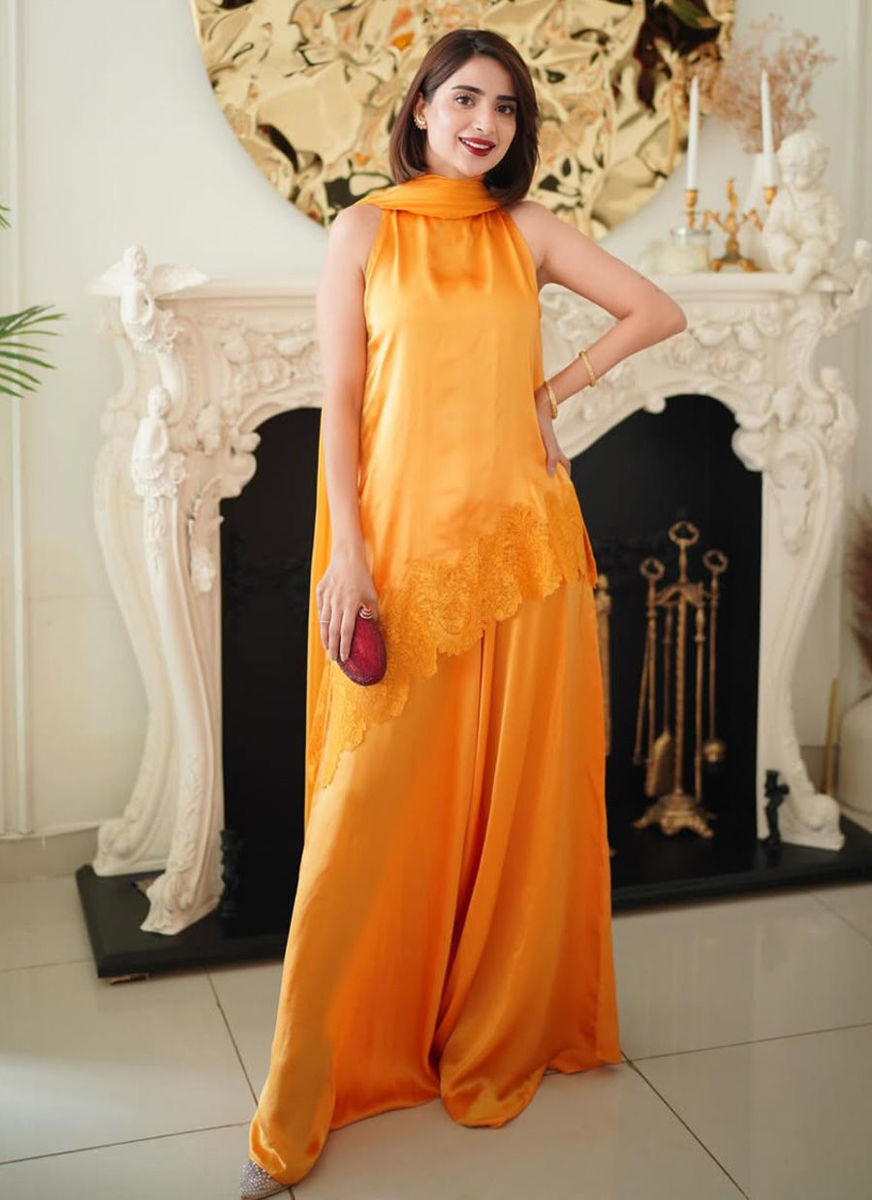 Ailla Shirt And Dupatta With Pants
